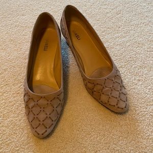 Van Eli low heel taupe pump